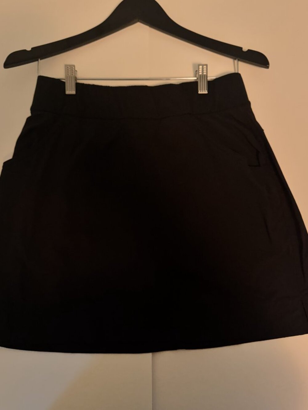 Columbia Women’s Black Athletic Performance Skort with Pockets Medium - MM0549